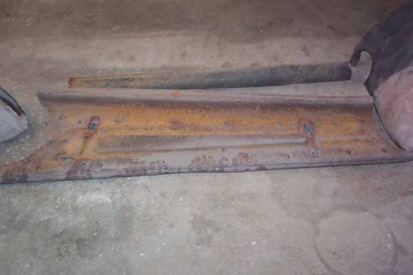 1305old_car_parts_003