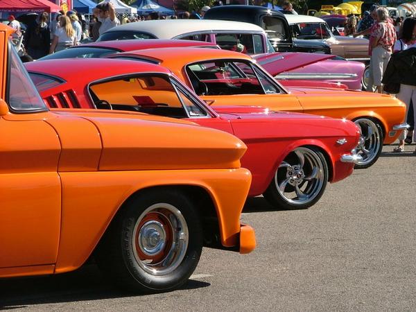 HOT RODS AT THE BEACH