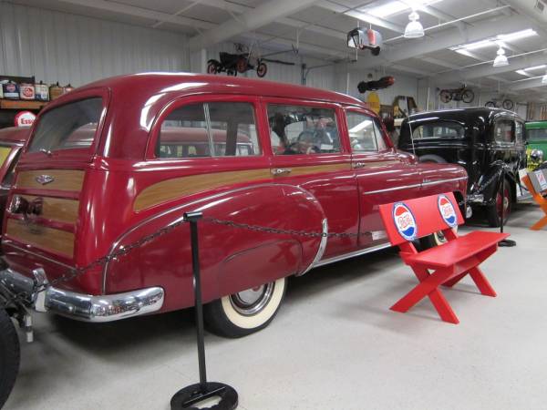 1949_Chevrolet_Station_Wagon_1_on_display