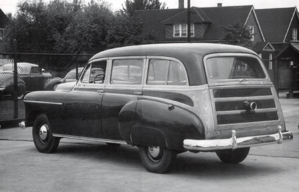 1949_Chevrolet_Station_Wagon_black_white_