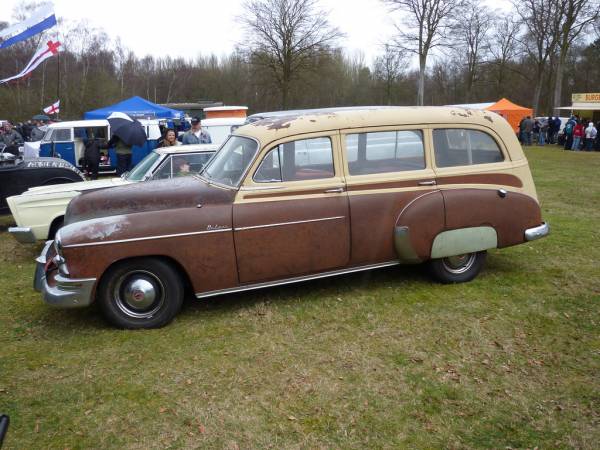 1949_Chevrolet_Station_Wagon_left_side