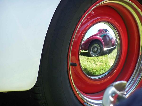 Pontiac in a Ford Hubcap