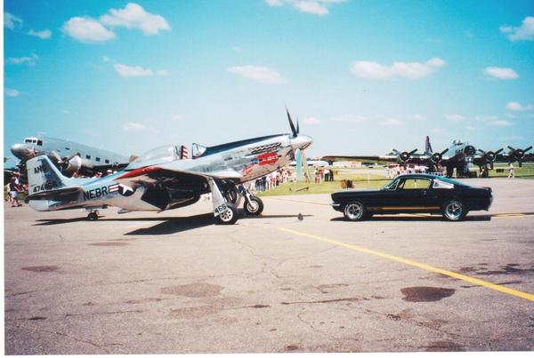 2 MUSTANGS P51D- 350H