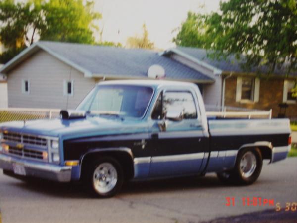 rage'n rat in the street