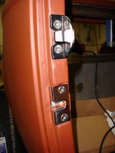 Dovetail_door_latch