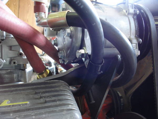 AC hoses routing at compressor